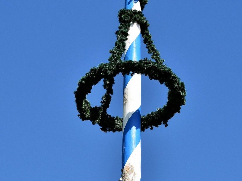 Gestaltung des Maibaum- und Festplatzes